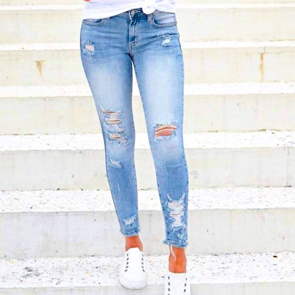 Like New Distressed, medium rise waist, KanCans.